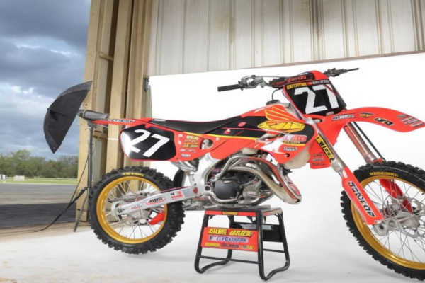 1998 FMF HONDA CR125 TRIBUTE PROJECT: TWO-STROKE TUESDAY