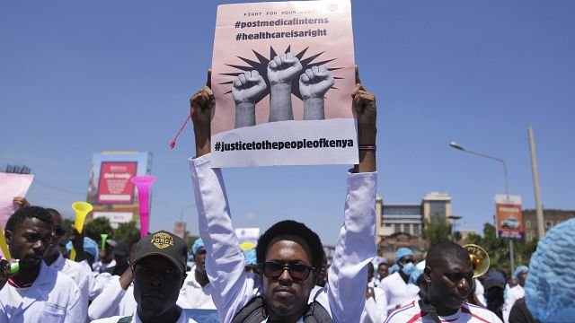 Kenya doctors strike extends into third week