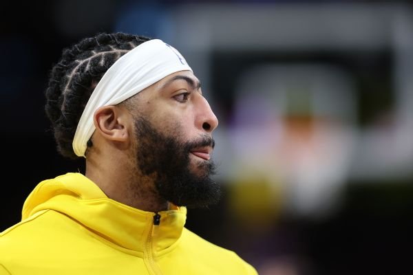 AD aggravates eye injury, exits loss to Wolves