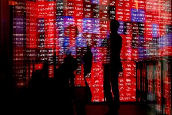 Asian shares extend global rally, Nikkei an outlier as yen surges
