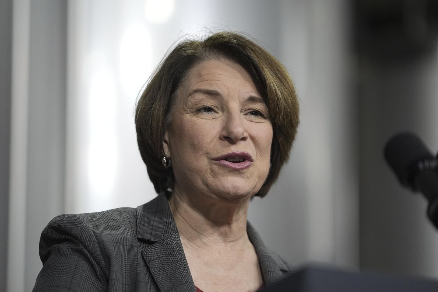 Democratic senators urge FTC, DOJ to probe AI products over antitrust violations