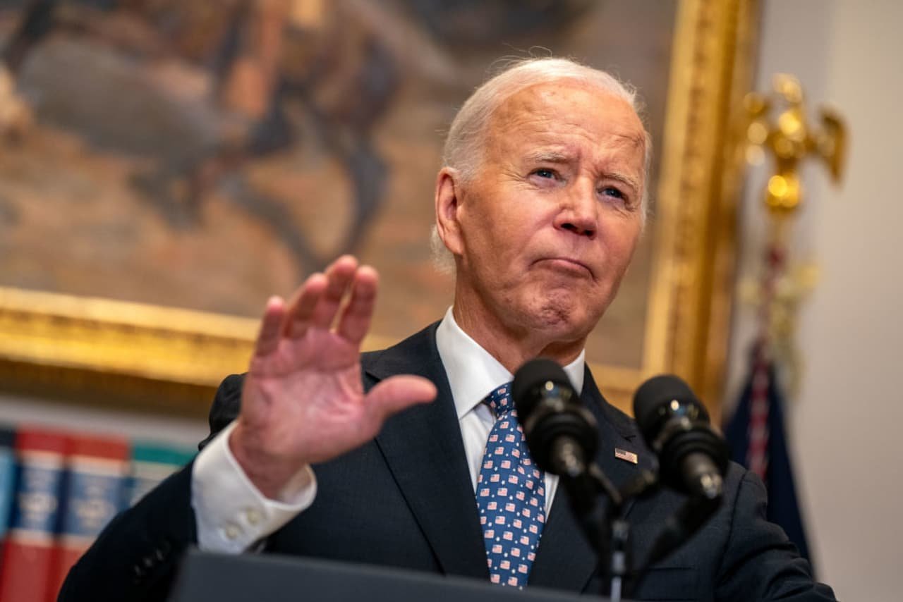 Chamber of Commerce calls on Biden to stop dockworkers strike, citing inflation fears