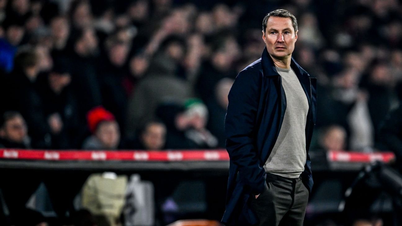 Feyenoord sack Slot’s successor before UCL clash