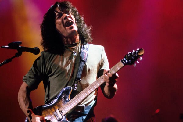 “I think Eddie got rubbed up the wrong way because we had another superstar guitar player in our lineup”: Eddie Van Halen apparently left Peavey because it signed a second standout shredder – Joe Satriani