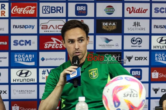 Dalih Paul Munster Usai Persebaya Telan Kekalahan dari Dewa United