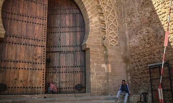 Earthenware houses built to beat climate change in Morocco