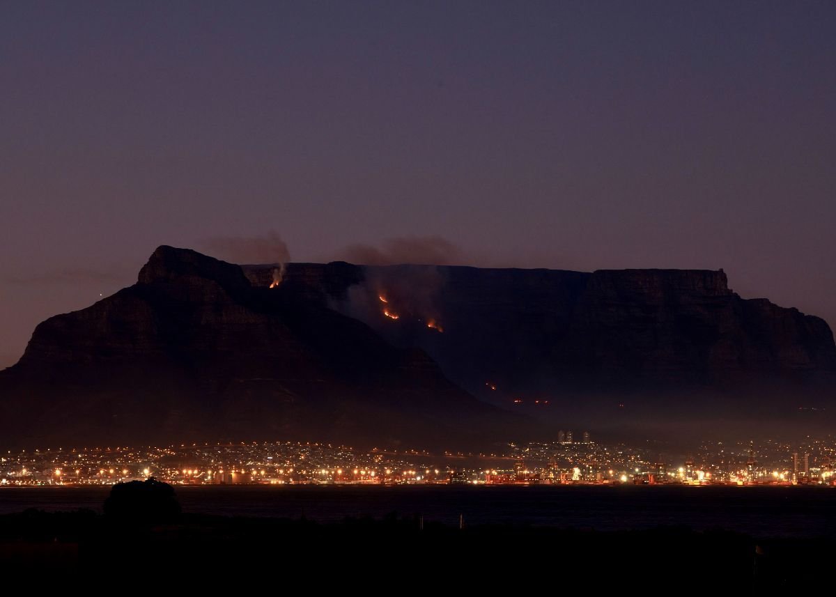 LATEST: Fire in Table Mountain National Park contained, some hiking trails reopened