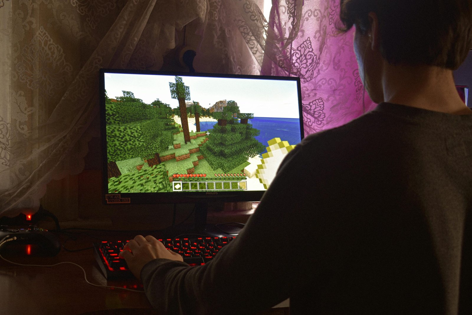 Razer, Minecraft team up for creepy Creeper PC peripherals