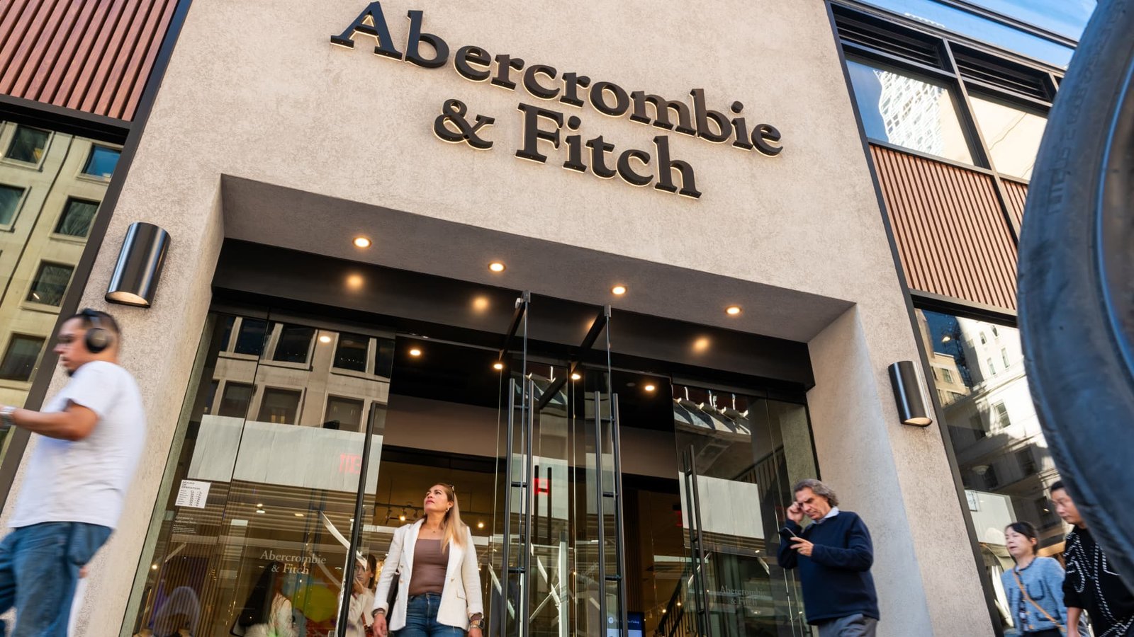 Abercrombie & Fitch shares fall after star retailer posts weak guidance for year ahead