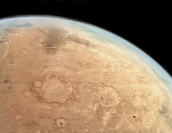 Middle Atmosphere of Mars is Driven by Gravity Waves, New Research Suggests