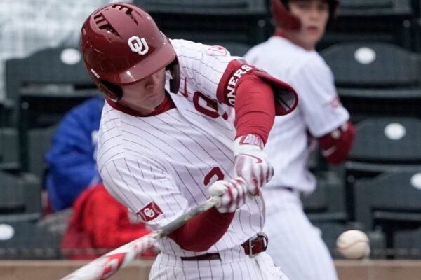 Oklahoma Baseball holds off UTA in Walk-Off fashion for 7-6 win