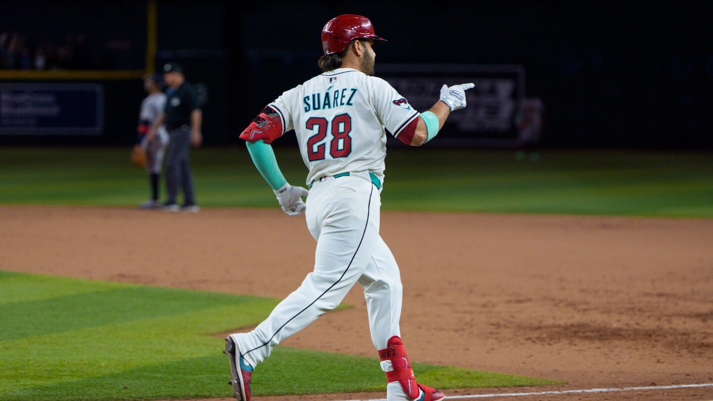Arizona's Eugenio Suárez becomes 19th player in MLB history to hit 4 HRs in game