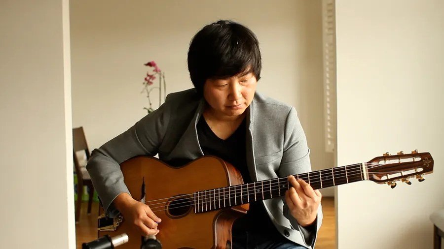 Lisa Liu Performs Her Original Composition “Rendezvous,” a Superb Piece of Solo Jazz Guitar